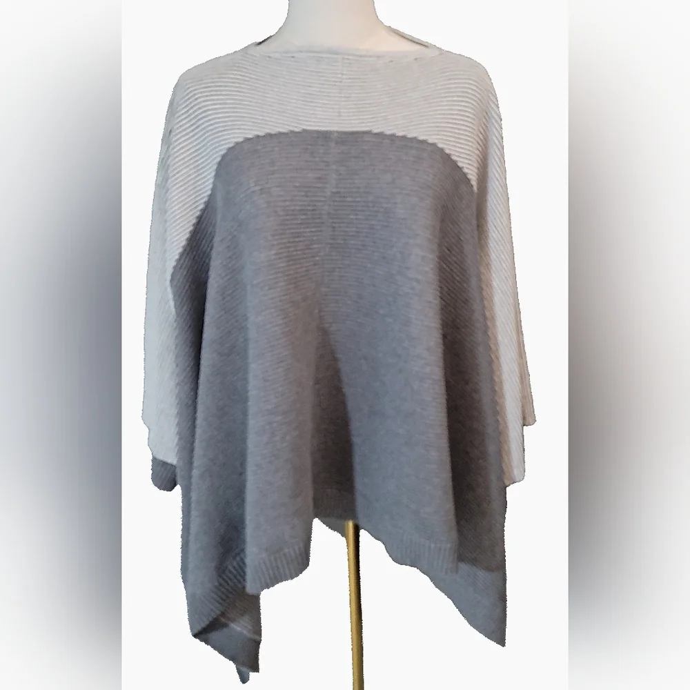 Lululemon Athletica Gray & White Ribbed It All Lines Up Poncho Women’s‎ One Size
